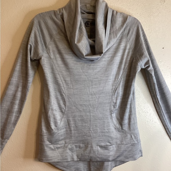 Series 8 Top Fitness Gray Cow Neck Size Small - Picture 2 of 7